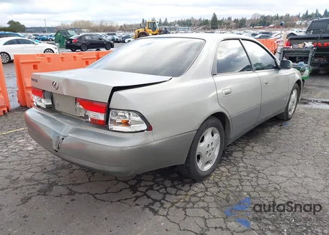 2000 Lexus Es 300 from USA, damaged, VIN JT8BF28GXY0258539